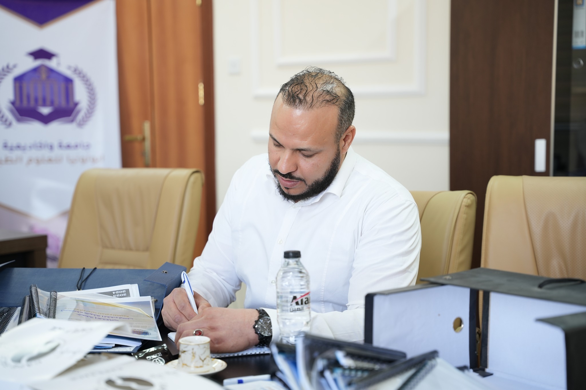 متابعة مستمرة وتنسيق متواصل داخل جامعة أبولونيا للعلوم الطبية (لقطة إضافية)