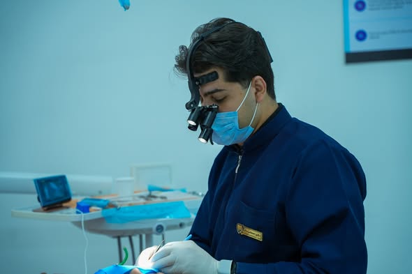 طلبة الامتياز، يعملـون ضمن بيئة طبيـة متكاملة
