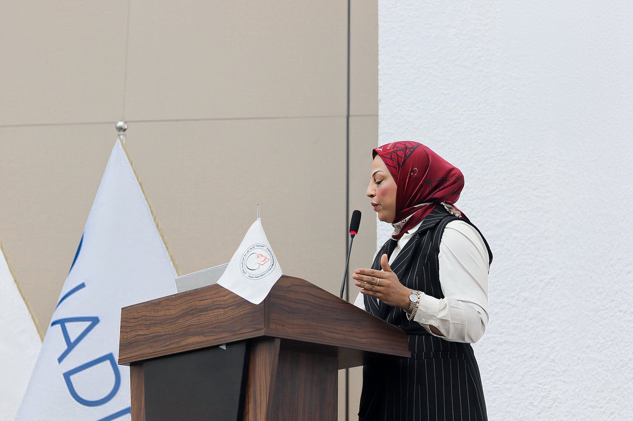 مشاركت د. إيمان عبدالقادر بمحاضرة ثرية بعنوان     “Thinking out of the box for orthodontic compromised patients”